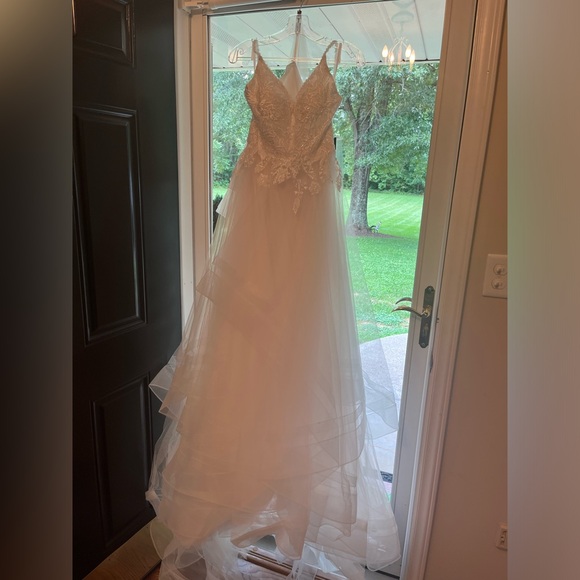 Wedding dress size 0 standard length color champagne